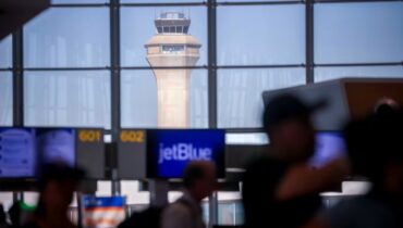 എയർ ട്രാഫിക് കൺട്രോളർമാർക്ക് ശമ്പളം മുടങ്ങി, വിമാനങ്ങൾ പലതും വൈകാൻ സാധ്യത; നിരവധി വിമാനത്താവളങ്ങളിൽ ജീവനക്കാരുടെ എണ്ണം കുറവ്