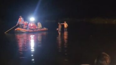 ദുർഗ്ഗാ വിഗ്രഹ നിമജ്ജനത്തിടെ അപകടം; ട്രാക്ടർ മറിഞ്ഞ് 11 പേർ മരിച്ചു