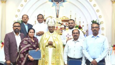 മാർത്തോമാ തിയോളജിക്കൽ ഇൻസ്റ്റിറ്റ്യൂട്ടിന്റെ ദൈവശാസ്ത്ര പഠനത്തിൽ ഒമ്പത് അൽമായർക്ക് ഡിപ്ലോമ ബിരുദം; ബിഷപ്പ് എമരിറ്റസ് മാർ. ജേക്കബ് അങ്ങാടിയത്ത് ഡിപ്ലോമകൾ സമ്മാനിച്ചു