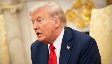 ട്രംപ് ഭരണകൂടത്തിൻ്റെ അടച്ചുപൂട്ടൽ : 4,000-ത്തിലധികം ഫെഡറൽ ജീവനക്കാർക്ക് പിരിച്ചുവിടൽ നോട്ടീസ് നൽകി