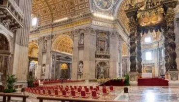 താൻ നടുങ്ങി പോയെന്ന് മാർപ്പാപ്പ; വിശുദ്ധ കുര്‍ബാന നടക്കുന്നതിനിടെ അള്‍ത്താരയില്‍ മൂത്രമൊഴിച്ച് യുവാവ്