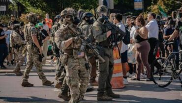 ഷിക്കാഗോയിലെ ടിവി ചാനൽ വിഡിയോ എഡിറ്ററെ റെയ്‌ഡിനിടെ  ഏജന്റുമാർ നിലത്ത് തള്ളിയിട്ടു; വ്യാപക പ്രതിഷേധം