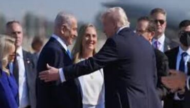 അമേരിക്കൻ പ്രസിഡൻ്റ് ഡോണാൾഡ് ട്രംപ് ഇസ്രായേലിൽ; നെതന്യാഹു നേരിട്ടെത്തി സ്വീകരിച്ചു, ടെൽ അവിവ് ബീച്ചിൽ ‘നന്ദി ട്രംപ്’ എന്ന് ബാനർ