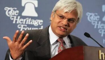 രഹസ്യ രേഖകൾ ചോർത്തി; ഇന്ത്യൻ വംശജനും യുഎസിലെ  വിദേശനയ പണ്ഡിതനും പ്രതിരോധ വിദഗ്ധനുമായ    ആഷ്‌ലി ടെല്ലിസ് അറസ്റ്റിൽ