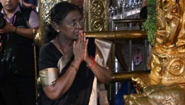 ശ്രീകോവിലിന്റെ ഉൾവശവും വിഗ്രഹവും ദൃശ്യമായതിൽ വിമർശനം, മാളികപ്പുറം ക്ഷേത്രത്തിൽ രാഷ്ട്രപതി ദ്രൗപദി മുർമു തൊഴുതു നിൽക്കുന്ന ചിത്രം പിൻവലിച്ചു