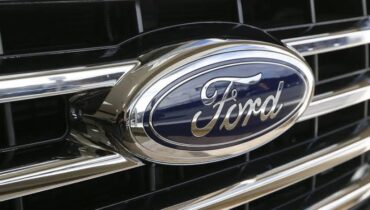 ട്രംപിന്റെ യുഎസ് ഉൽപ്പാദന നയത്തെ  മറികടന്ന് ഫോർഡ്; ഇന്ത്യയിൽ 3,250 കോടി രൂപ നിക്ഷേപിക്കുന്നു