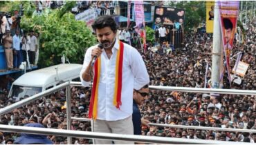 ഹൈക്കോടതിയുടെ വിമർശനം ഏറ്റു, വിജയ്‌യുടെ പ്രചാരണ വാഹനം ഇരുചക്രവാഹനത്തിൽ ഇടിച്ച സംഭവത്തിൽ വാഹനം പിടിച്ചെടുക്കാൻ പൊലീസ്