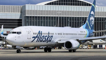 സാങ്കേതിക തകരാര്‍ : യുഎസില്‍ സര്‍വ്വീസ് താത്ക്കാലികമായി നിര്‍ത്തി അലാസ്‌ക എയര്‍ലൈന്‍സ്