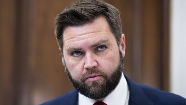 ജെ.ഡി വാൻസിനെ ‘എയറിലാക്കി’ ; പാക് സന്ദർശനം പാളിയതോടെ പോൾവാൾട്ട് വീഡിയോയുമായി അമേരിക്കയെ ട്രോളി ഇറാൻ