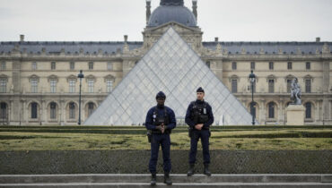 ലൂവ്ര് മ്യൂസിയത്തിലെ കൊള്ള: രണ്ടു പേർ പിടിയിൽ
