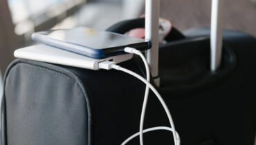 സുരക്ഷ മുഖ്യം! വിമാനങ്ങളില്‍ പവര്‍ബാങ്കുകളുമായി യാത്ര ചെയ്യുന്നതില്‍ കര്‍ശന നിയന്ത്രണങ്ങളിലേക്ക് ഇന്ത്യയും