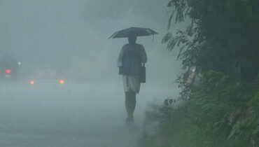 ഇടിമിന്നൽ, കാറ്റ്… കേരളത്തിൽ മഴ കനക്കും; 4 ജില്ലകളിൽ ഓറഞ്ച് അലർട്ട്, മലയോര മേഖലയിൽ പ്രത്യേക ജാഗ്രത