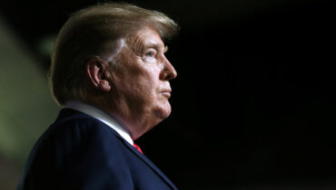 യുഎസില് ഷട്ട്ഡൗണ് ഒരുമാസത്തോട് അടുക്കുന്നു; ഫെഡറല് ജീവനക്കാരെ പിരിച്ചുവിടുന്നതില് നിന്ന് ട്രംപ് ഭരണകൂടത്തെ വിലക്കി കോടതി