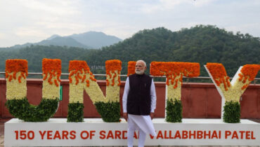 ‘കശ്മീരിൻ്റെ ഏകീകരണം തടഞ്ഞത്  നെഹ്‌റു, കോൺഗ്രസ് എപ്പോഴും ഭീകരതയ്ക്ക് മുന്നിൽ തലകുനിച്ചു’: രാഷ്ട്രീയ ഏക്താ ദിവസിൽ പ്രധാനമന്ത്രി മോദി