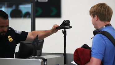 യുഎസിലേക്ക് പ്രവേശിക്കുന്ന വിദേശ പൗരന്മാര്‍ കൂടുതല്‍ നിരീക്ഷണത്തിന് വിധേയമാകണം; ഒഴിവാക്കാനാവില്ല ഫേഷ്യല്‍-റെക്കഗ്നിഷന്‍