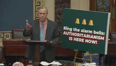 ചരിത്രത്തിലെ രണ്ടാമത്തെ വലിയ ഭരണസ്തംഭനം ; യുഎസില്‍ ഷട്ട്ഡൗണ്‍ നാലാം ആഴ്ചയിലേക്ക്, ട്രംപ് നയത്തിനെതിരെ 22 മണിക്കൂറിലധികം സംസാരിച്ച് ഡെമോക്രാറ്റിക് സെനറ്റര്‍