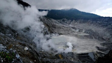 10000 വർഷത്തിന് ശേഷം എത്യോപ്യയിലെ അഗ്നിപർവതം പൊട്ടിത്തെറിച്ചു: ചാരം ഇന്ത്യയിലേക്കും പറന്നെത്തുന്നു, നെടുമ്പാശ്ശേരിയിൽ നിന്നുള്ള രണ്ട് വിമാനങ്ങൾ റദ്ദാക്കി