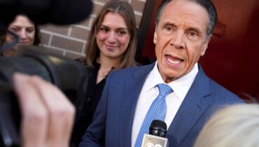 ‘ട്രംപിൻ്റെ തത്തയായി മാറുമെന്ന് തീരെ പ്രതീക്ഷിച്ചില്ല’; മമ്ദാനിയും കൂമോയും തമ്മിൽ പൊരിഞ്ഞ വാക്പോര്, പ്രസിഡൻ്റിൻ്റെ നിലപാട് ഇങ്ങനെ