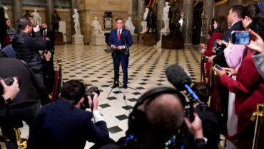 ട്രംപിന് അതിനിർണായകം, നിർണായക നീക്കവുമായി സ്പീക്കർ മൈക്ക് ജോൺസൺ; ജെഫ്രി എപ്സ്റ്റൈൻ കേസിലെ മുഴുവൻ ഫയലുകളും പുറത്തുവിടാൻ ഉടൻ വോട്ടെടുപ്പ്