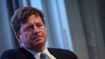 ട്രംപ് തിരഞ്ഞെടുത്ത ജെ ക്ലേട്ടന്റെ കരിയറിലെ ഏറ്റവും വലിയ പരീക്ഷണം; ജെഫ്രി എപ്‌സ്റ്റൈന് ഡെമോക്രാറ്റുകളുമായുള്ള ബന്ധം അന്വേഷിക്കാൻ നിർദേശം