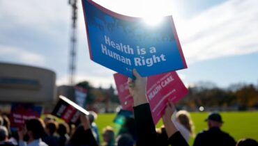 22 ദശലക്ഷം അമേരിക്കക്കാരുടെ ആരോഗ്യ പരിരക്ഷാ സബ്‌സിഡികൾ അവസാനിക്കുന്നു; പ്രതിസന്ധി പരിഹരിക്കാൻ നെട്ടോട്ടമോടി റിപ്പബ്ലിക്കൻമാർ