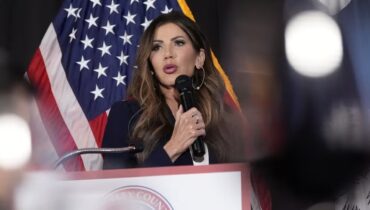 കോടതി ഉത്തരവ് ലംഘിച്ച് നടപടിക്ക് നിർദേശിച്ചത് ട്രംപ് ഭരണകൂടത്തിലെ ക്രിസ്റ്റി നോം; അതിനിർണായക വെളിപ്പെടുത്തൽ, കോടതി രേഖകൾ പുറത്ത്