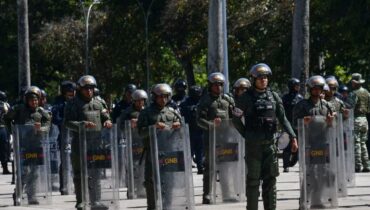 ട്രംപിന്‍റെ നീക്കങ്ങൾക്ക് മറുപടി, യുഎസ് ആക്രമണ സാധ്യത ഭയന്ന് സൈനിക സന്നാഹം ശക്തമാക്കി വെനസ്വേല; സോഷ്യൽ മീഡിയയിൽ പ്രചാരണം