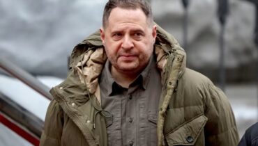 സമാധാന ചർച്ചകൾക്കിടെ യുക്രൈനിൽ അസാധാരണ പ്രതിസന്ധി; സെലെൻസ്കിയുടെ മുഖ്യ സഹായിയുടെ വീട്ടിൽ അഴിമതി വിരുദ്ധ വകുപ്പിന്‍റെ റെയ്ഡ്