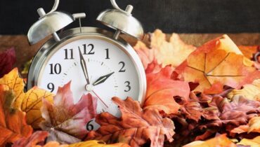 ക്ലോക്കുകൾ ഒരു മണിക്കൂർ പിന്നിലേക്ക്; അമേരിക്കയിൽ ഡേലൈറ്റ് സേവിംഗ് സമയം അവസാനിക്കുന്നു, ഞായറാഴ്ച മുതൽ  ശീതകാല സമയം പ്രാബല്യത്തിൽ