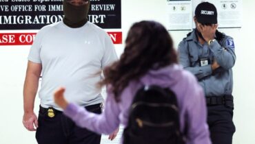 യുഎസിൽ  തനിച്ചായ കുടിയേറ്റക്കാരായ കുട്ടികളെ തിരിച്ചറിയാൻ ഐസിഇ “കോൾ സെന്റർ” ആരംഭിക്കുന്നു