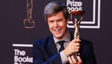 ഹംഗേറിയൻ ബ്രിട്ടീഷ് എഴുത്തുകാരൻ ഡേവിഡ് സൊളോയ്ക്ക്  ബുക്കർ പുരസ്‌കാരം