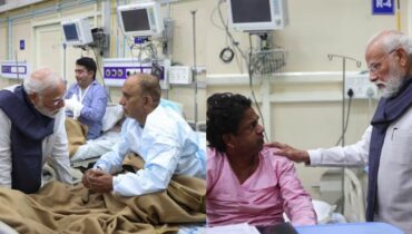 ‘ഡൽഹി സ്ഫോടനത്തിന് പിന്നിൽ ഗൂഢാലോചന നടത്തിയവരെ നിയമത്തിന് മുന്നിൽ കൊണ്ടുവരും’, പരിക്കേറ്റവരെ സന്ദർശിച്ച് ഉറപ്പ് നൽകി പ്രധാനമന്ത്രി