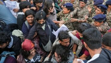 ഡൽഹി ജെൻ സീ പ്രതിഷേധത്തിൽ മാവോയിസ്റ്റ് മുദ്രാവാക്യമുയർന്നതിൽ ആശങ്ക; ‘മദ്‌വി ഹിദ്മ അമർ രഹേ’ വിളിച്ചു, പൊലീസിന് നേരെ മുളകു സ്പ്രേ പ്രയോഗവും, കേസെടുത്തു