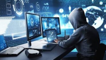 കേരളത്തിലെ ഏറ്റവും വലിയ  ഹാക്കിംഗ് കേസിൽ  മുഖ്യ സൂത്രധാരകനായ പൊലീസ് ഉദ്യോ​ഗസ്ഥൻ അറസ്റ്റിൽ