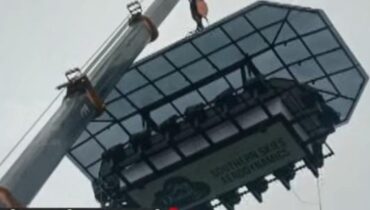 ഇടുക്കി സ്കൈ ഡൈനിങ്ങിൽ കുഞ്ഞുങ്ങൾ അടക്കമുള്ള വിനോദ സഞ്ചാരികൾ  കുടുങ്ങി; രക്ഷാപ്രവർത്തനം തുടരുന്നു