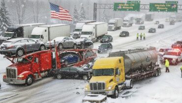 അമേരിക്കയെ ദുരിതത്തിലാക്കി മിഡ്‌വെസ്റ്റിൽ കനത്ത മഞ്ഞുവീഴ്ച: 1400 ലധികം ഫ്ലൈറ്റുകൾ റദ്ദാക്കി, ഹൈവേയിൽ 45 വാഹനങ്ങൾ കൂട്ടിയിടിച്ചും അപകടം