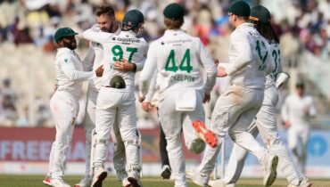 സ്വയം കുഴിച്ച കുഴി! സ്പിൻ പിച്ചിൽ തകർന്നടിഞ്ഞ് ഇന്ത്യ, ചരിത്ര വിജയം സ്വന്തമാക്കി ദക്ഷിണാഫ്രിക്ക; കൊൽക്കത്ത ടെസ്റ്റിൽ ഇന്ത്യക്ക് 30 റൺസിന്റെ നാണംകെട്ട തോൽവി