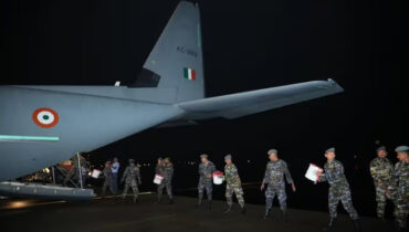 ഓപ്പറേഷൻ ‘സാഗർ ബന്ധു’: പ്രളയബാധിത ശ്രീലങ്കയിലേക്ക് ദുരിതാശ്വാസ സഹായവുമായി ഇന്ത്യ, ആദ്യ വിമാനം ശ്രീലങ്കയിലെത്തി