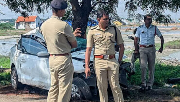 തൂത്തുക്കുടിയിൽ ഡോക്ടർമാർ സഞ്ചരിച്ച കാർ മരത്തിലിടിച്ച് 3 മരണം,  2 പേരുടെ നില ഗുരുതരം; അപകടം കനത്ത മഴയെത്തുടർന്ന്