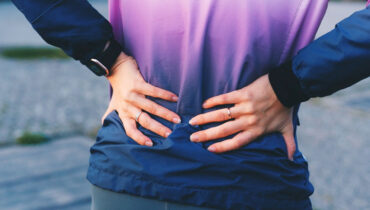 നടുവേദന പറപറത്തും സീറ്റഡ് സല്‍സ, ഇരിക്കുന്നിടത്തുനിന്നും എഴുന്നേൽക്കാതെ ചെയ്യാം വ്യായാമം, സിംപിൾ…പക്ഷേ പവർഫുൾ…