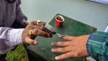 ആദ്യഘട്ട വോട്ടെടുപ്പിനായി ബിഹാര്‍ പോളിംഗ് ബൂത്തിലേക്ക്; ഇന്ന് ജനവിധി തേടുന്നവരില്‍ തേജസ്വി യാദവും