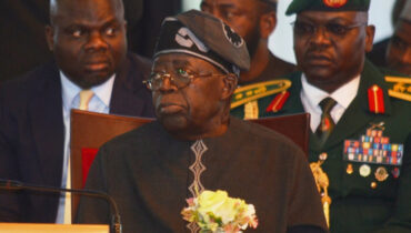 മതപരമായി അസഹിഷ്ണുതയുള്ള രാജ്യമായി നൈജീരിയയെ ചിത്രീകരിക്കരുത് ; ട്രംപിനു മറുപടിയുമായി നൈജീരിയന്‍ പ്രസിഡന്റ്