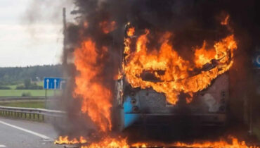 സൗദിയിൽ ഉംറ സംഘം സഞ്ചരിച്ച ബസിന് തീപിടിച്ചു: കത്തിയമർന്ന്  42 ഇന്ത്യക്കാർ ; മരിച്ച എല്ലാവരും ഹൈദരാബാദ് സ്വദേശികളെന്ന് വിവരം