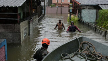 ഡിറ്റ് വാ ചുഴലിക്കാറ്റും കനത്ത മഴയും; ശ്രീലങ്കയിൽ മരണസംഖ്യ 100 കടന്നു, ചുഴലിക്കാറ്റ് ഇന്ന് രാത്രിയോടെ തമിഴ്നാട് തീരത്തേക്ക്, കേരളത്തിൽ തണുപ്പ്