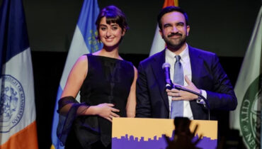 മംദാനിക്ക് ആഘോഷരാവ്…’ധൂംമച്ചാലെ’യില്‍ നിറചിരി, നെഹ്രുവിന്റെ വാക്കുകളിലൂടെ നന്ദി പ്രസംഗം- ‘ പഴയതില്‍ നിന്ന് പുതിയതിലേക്ക്  നമ്മൾ ചുവടുവെച്ചിരിക്കുന്നു’