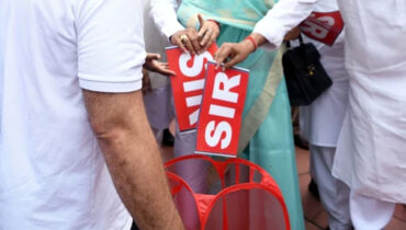 സംസ്ഥാനത്ത് തീവ്ര വോട്ടർപട്ടിക പരിഷ്കരണ നടപടിക്രമങ്ങൾക്ക് ഇന്ന്  തുടക്കം; വിവിഐപികളുടെ വീടുകളില്‍ കളക്ടര്‍മാര്‍ അടക്കമുള്ള ഉന്നത ഉദ്യോഗസ്ഥരെത്തും