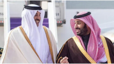 നയതന്ത്രതലത്തിൽ ‘കട്ട ചങ്ക്സ്’, സൗദിയിലെത്തിയ ഖത്തർ അമീറിന് വൻ സ്വീകരണമൊരുക്കി സൗദി കിരീടാവകാശി സൽമാൻ രാജകുമാരൻ