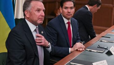 സെനറ്റ് അംഗീകാരമില്ലാത്ത ട്രംപിൻ്റെ അസാധാരണ നയതന്ത്ര നീക്കം; സുപ്രധാന ദൗത്യത്തിന് നിയോഗിച്ചത് മുൻ ബിസിനസ് പങ്കാളിയെയും മരുമകനെയും, ഇരുവരും റഷ്യയിൽ