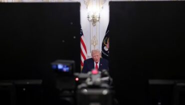 ട്രംപിന്‍റെ വെനസ്വേലൻ നീക്കം പ്രതിസന്ധിയിൽ; സൈനിക നടപടി രാഷ്ട്രീയ, നിയമ കുരുക്കുകളിലേക്ക്; മഡുറോ കൂടുതൽ കരുത്താർജിക്കുന്നു