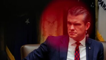 ട്രംപിൻ്റെ വിശ്വസ്തന് ഗുരുതര വീഴ്ച! പ്രതിരോധ രഹസ്യങ്ങൾ സിഗ്നൽ വഴി പങ്കുവെച്ചു; പ്രതിരോധ സെക്രട്ടറി ഹെഗ്‌സെത്ത് സൈനിക നിയമങ്ങൾ ലംഘിച്ചെന്ന് റിപ്പോർട്ട്